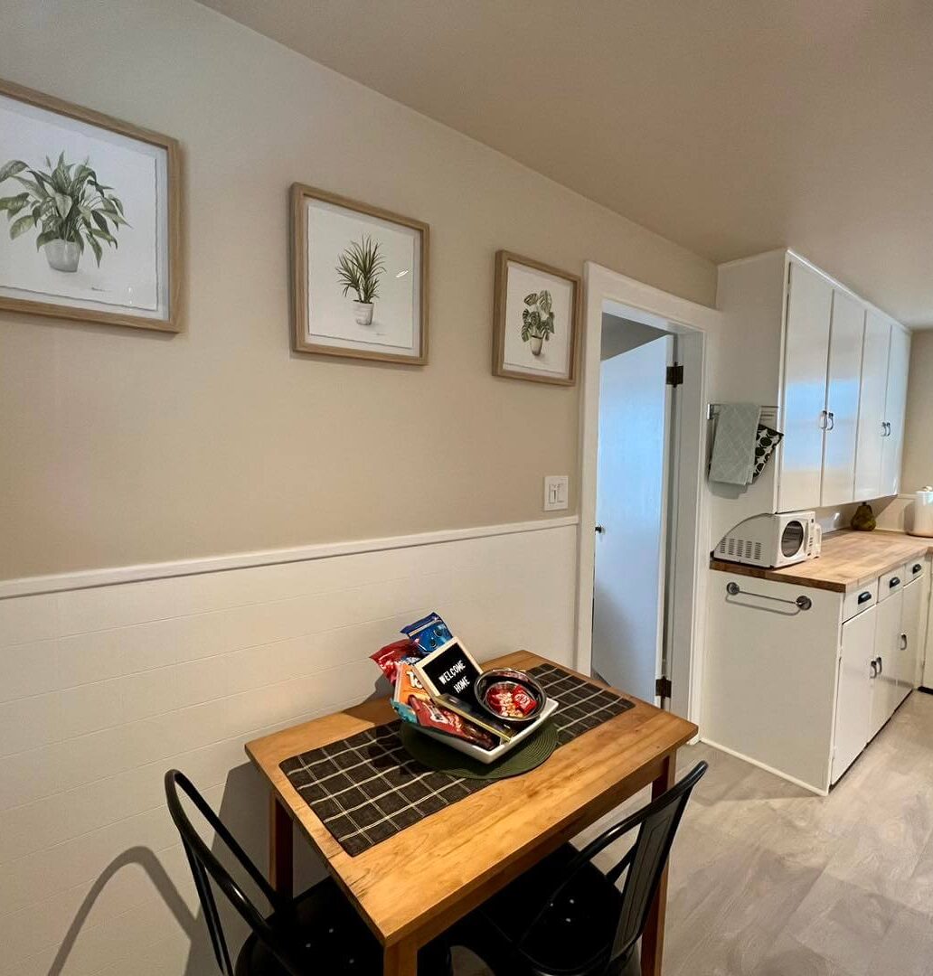 Georgette's House: A Kitchen area with small table